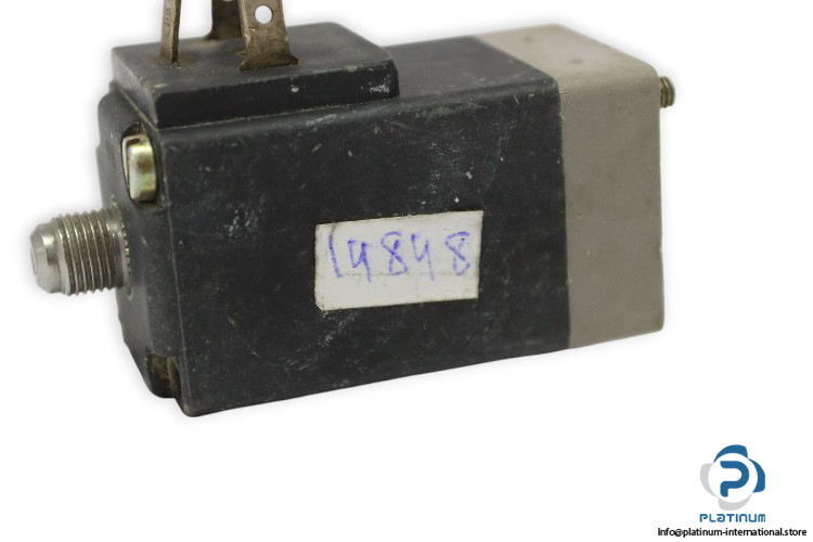 burkert-311_E-direct-acting-plunger-valve-(used)-1