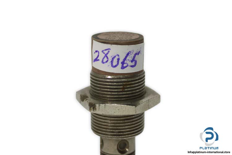 siemens-3RG4023-3AG33-inductive-proximity-switch-(used)-3