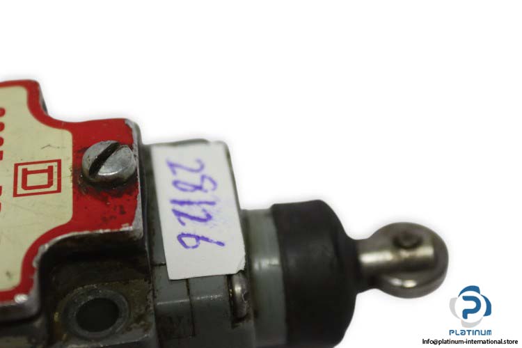 square-d-9007-BD-30-limit-switch-(used)-2