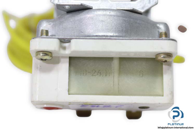 718-12-thermostat-(used)-2