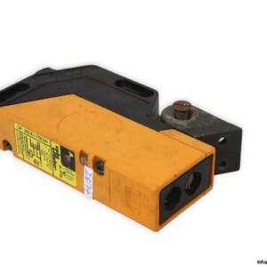 ifm-OP-2600-FBOW-photoelectric-sensor-(used)