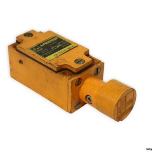ifm-IM-3015-BP0G-inductive-sensor-(used)