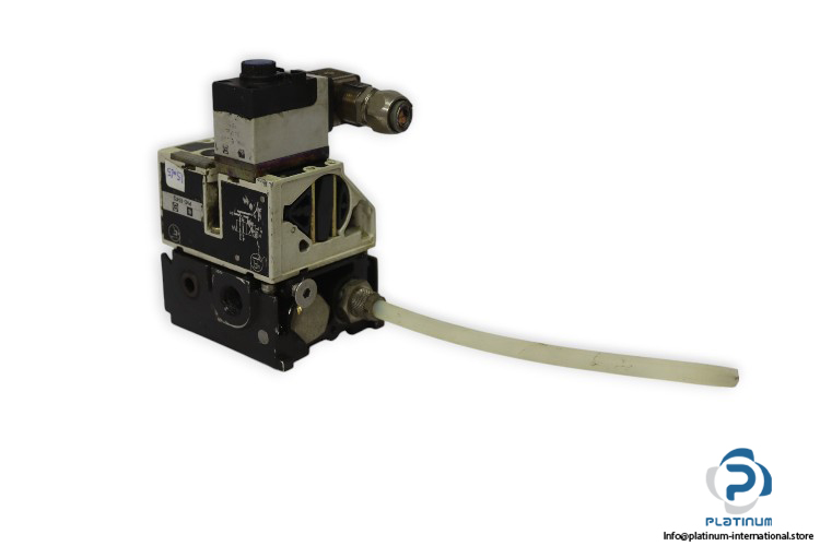 telemecanique-PVD-E1412-air-pilot-valve-(used)