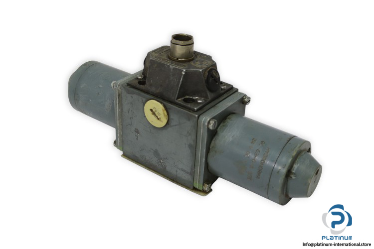 rexroth-4-WE-10-E-4.1_G24-ND-directional-control-valve-used-1