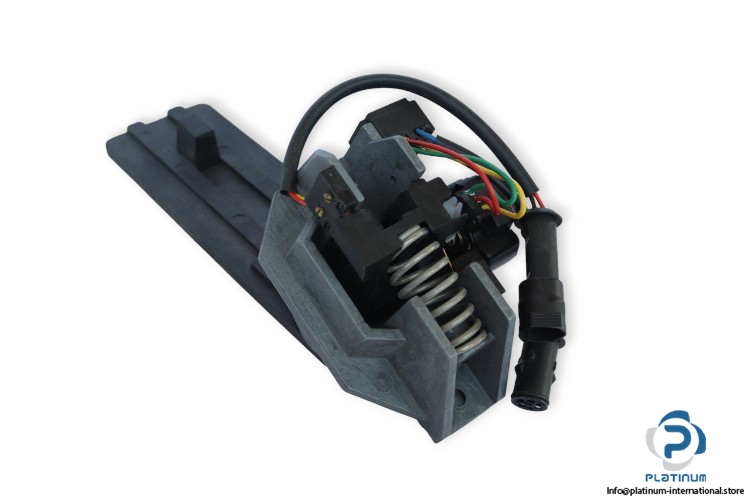 mcb-419216-05-175-carbon-brush-holder-(new)