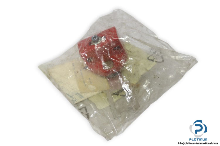 telemecanique-XCSZ03-pivoting-actuator(new)