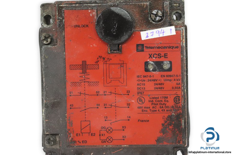 telemecanique-XCS-E-safety-interlock-switch-(used)-1