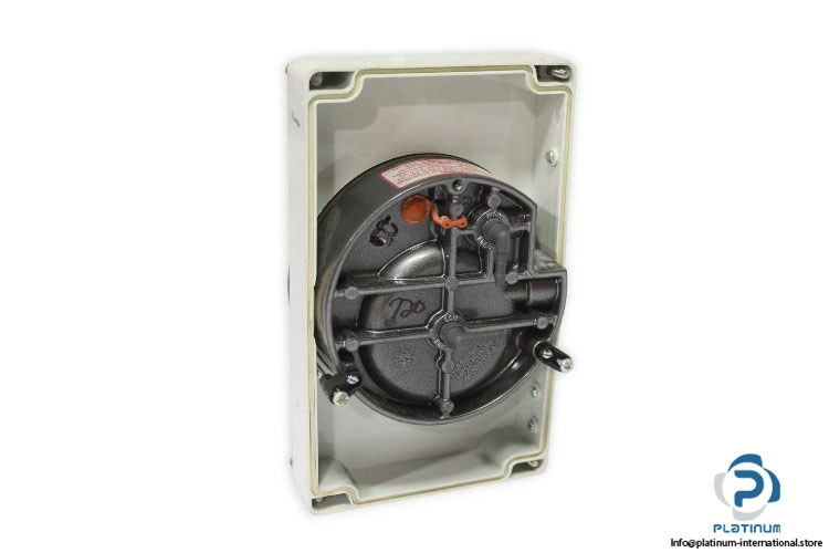 magnehelic-2000-1.5KPAC-differential-pressure-gauge-(used)-1
