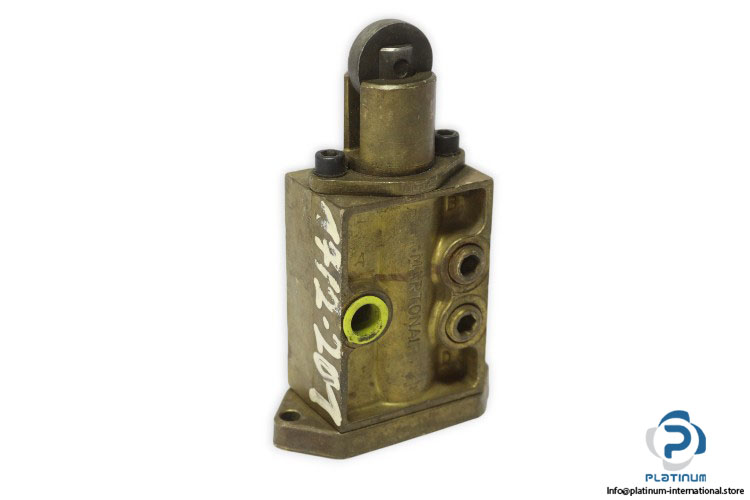 martonair-M_1564_8-mechanical-pneumatic-valve-(used)