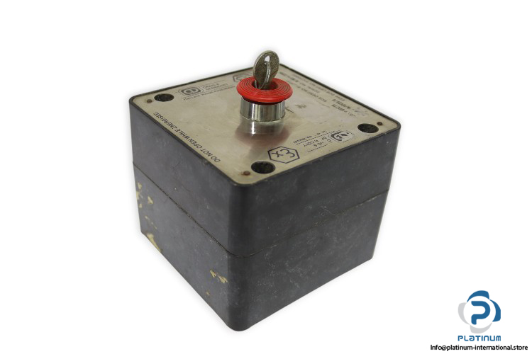 craig-and-derricott-91c3010-explosion-proof-switch-box-with-key(used)