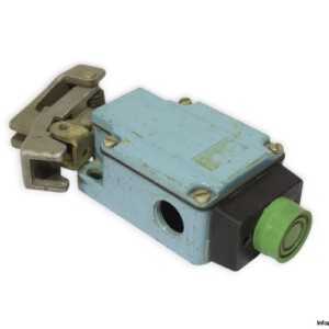 telemecanique-XY2-CH-112-limit-switch-(used)