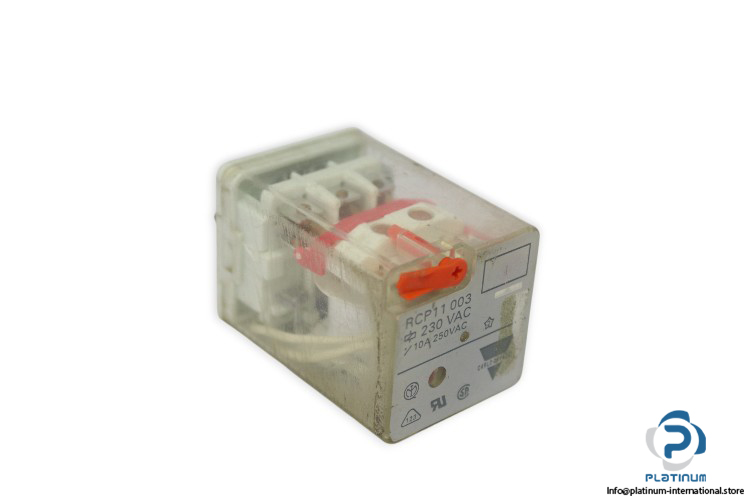 carlo-gavazzi-RCP11003-230VAC-plug-in-relay-(Used)