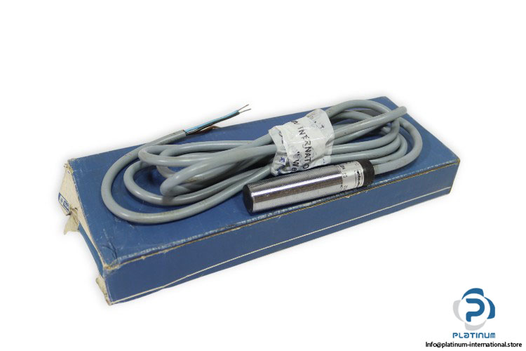 telemecanique-XSA-H05712-inductive-proximity-sensor-(New)