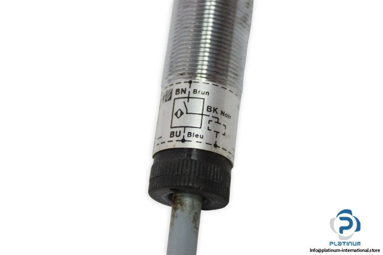telemecanique-XSA-H05712-inductive-proximity-sensor-(New)-3