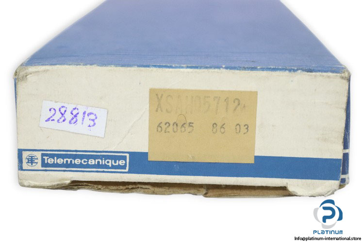 telemecanique-XSA-H05712-inductive-proximity-sensor-(New)-4