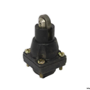 telemecanique-ZCK-D02-limit-switch-head-(used)