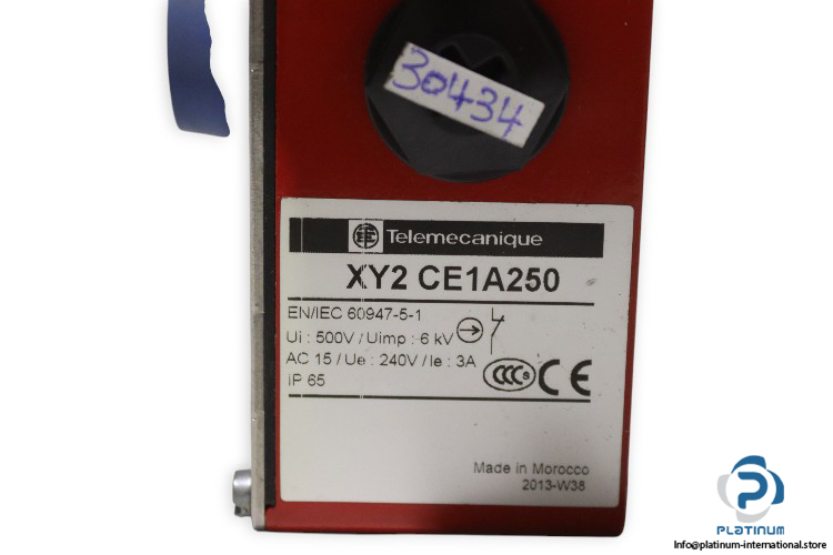telemecanique-XY2-CE1A250-safety-switch-(new)-2