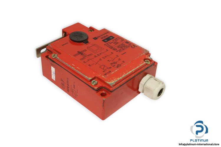 telemecanique-XCS-E7311-safety-switch-used