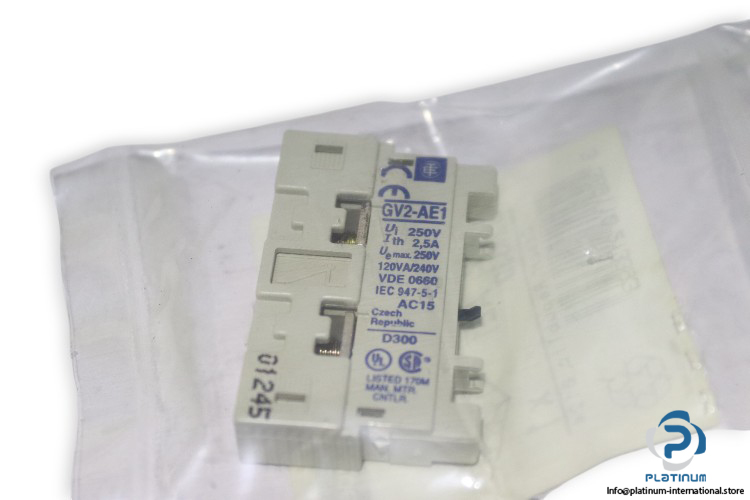telemecanique-GV2-AE1-contact-block-new-1
