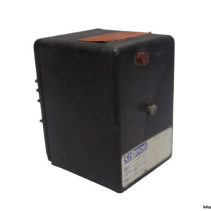 Crouzet 8 718 999 399 Time Relay