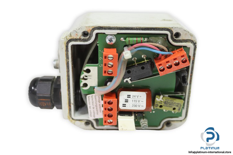 uwt-RN3001-WGSG29-LGS29B-rotary-paddle-level-switch-(Used)-2