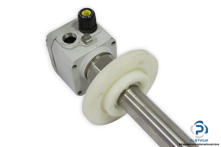 uwt-RN3004-WGRN3-LGRN3D-rotary-paddle-level-switch-(Used)-1