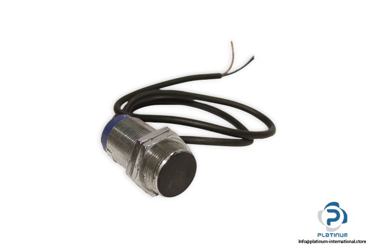 telemecanique-xs1m30pa370-inductive-sensor(used)