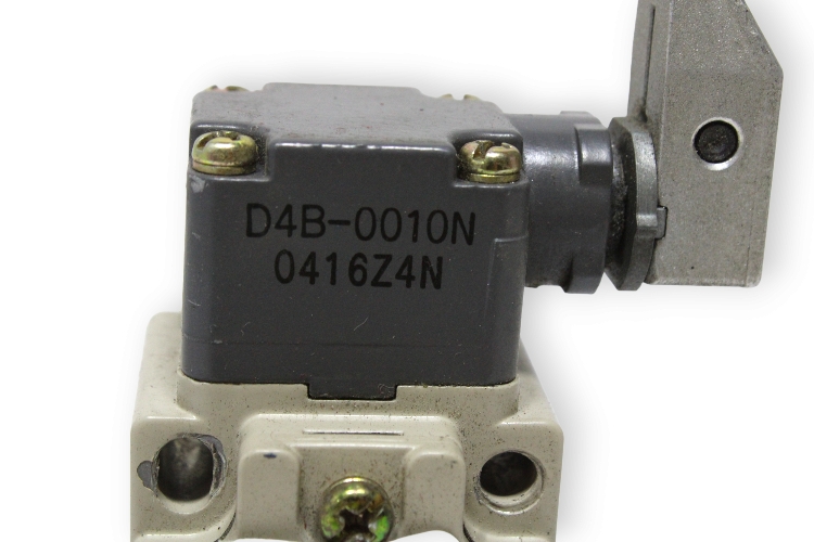 omron-D4B-1111N-limit-switch-(Used)-1