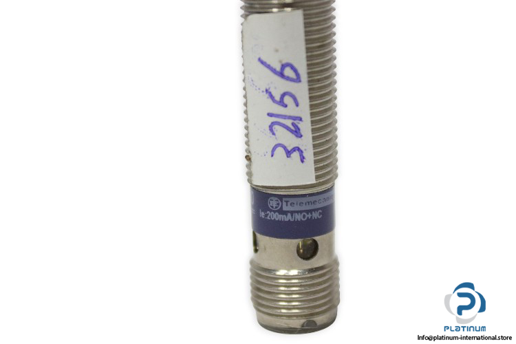 telemecanique-xs2m12pc410d-inductive-sensor(new)-4