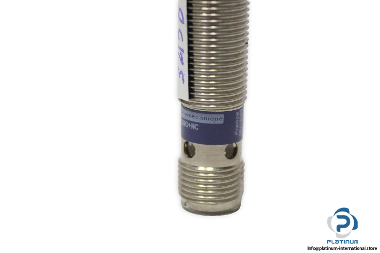 telemecanique-xs2m12pc410d-inductive-sensor(new)-5