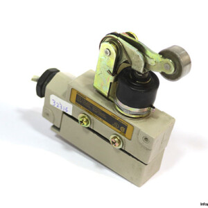Omron ZE-NA2-2G Roller Limit Switch