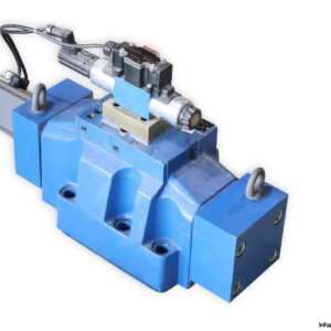 rexroth-R900978147-proportional-directional-valve-(used)