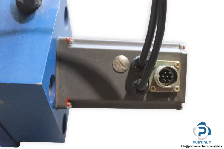 rexroth-R900978147-proportional-directional-valve-(used)-2