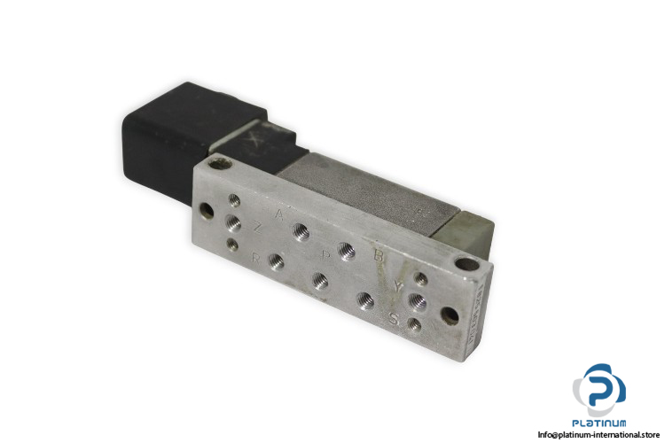 bosch-0-820-021-006-single-solenoid-valve-with-coil-(used)-1