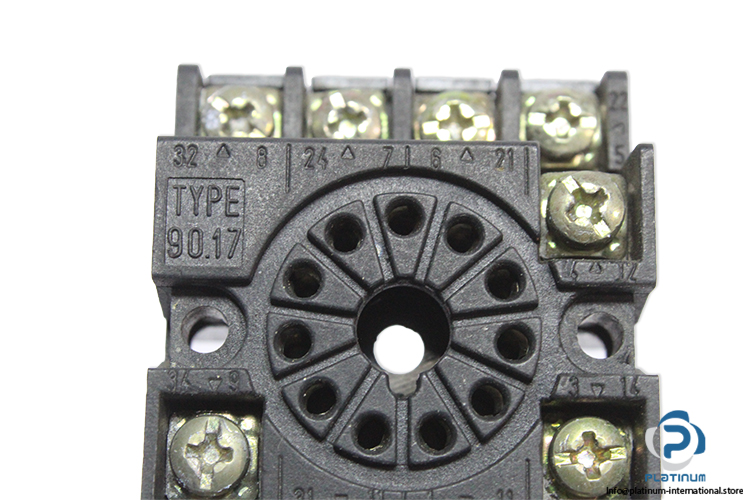finder-90.17-relay-socket(used)-1