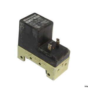 honeywell-RP-416-A-1000-1-single-solenoid-valve-(used)
