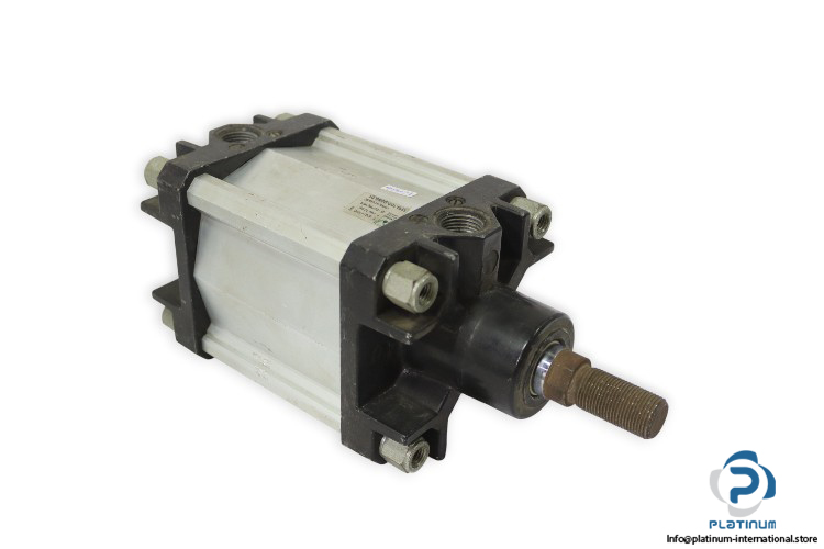 Pneumax-1319.100.0050.01-pneumatic-cylinder-(used)
