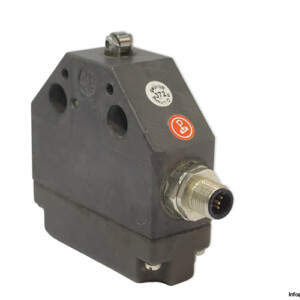 Euchner N1AR514SVM5-M Roller Plunger Single Safety Switch