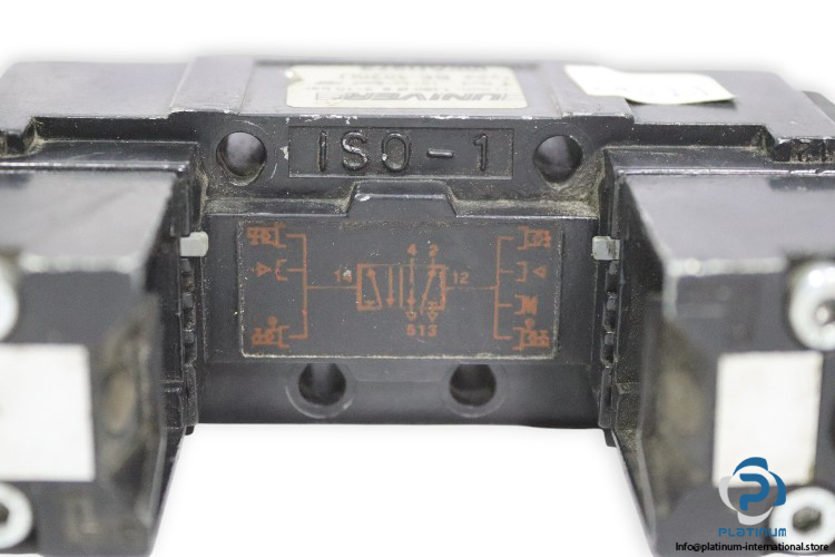 univer-BE-3020U-double-air-pilot-valve-(used)-1