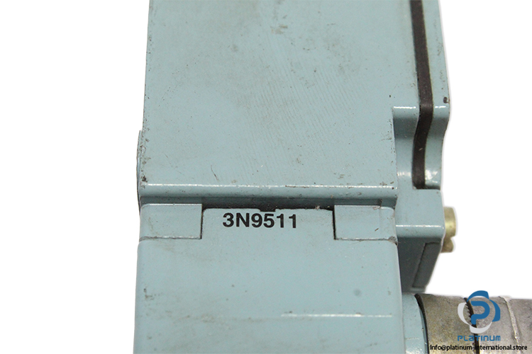 telemecanique-XCK-J404-limit-switch(new)-2