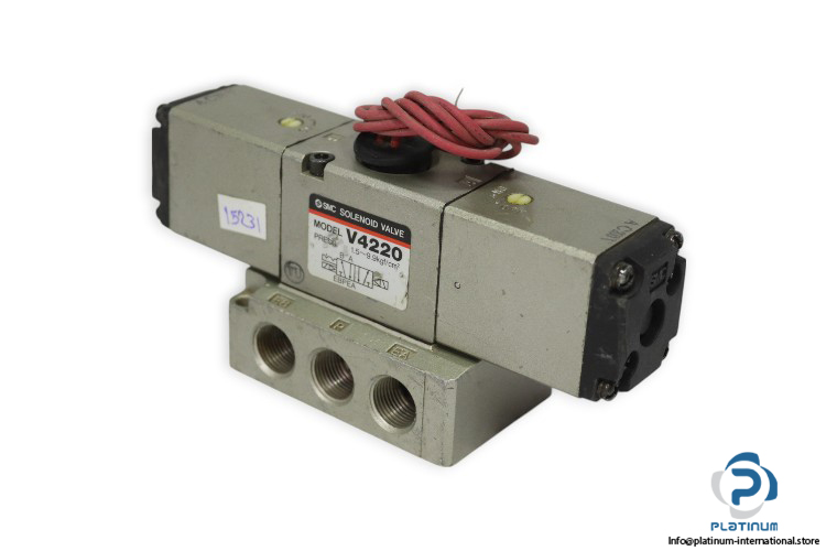 smc-V4220-double-solenoid-valve-with-coil-(used)