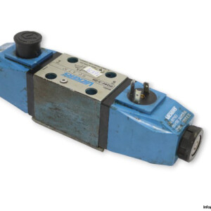 Vickers DG4V-3-2N M U A 7 30 Solenoid Operated Directional Valve