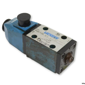 Vickers DG4V-3-2A M U A 7 30 Solenoid Operated Directional Valve