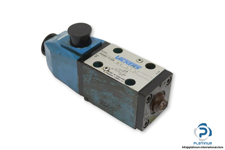 vickers-DG4V-3-2A-M-U-A-7-30-Solenoid-Operated-directional-valve-(used)