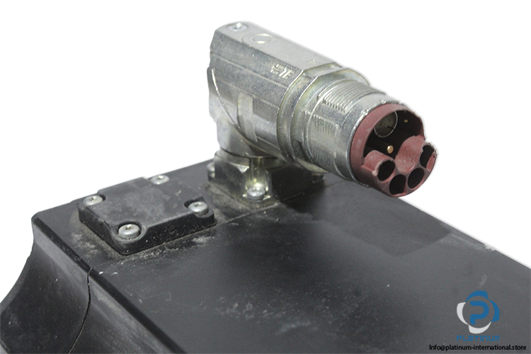 b-r-8LSA57DB030S300-3-brushless-servo-motor-(used)-1