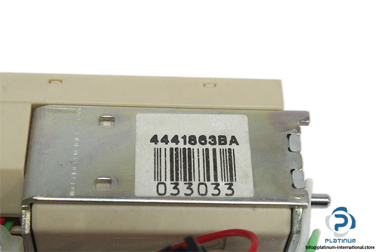 schneider-33659-voltage-release-(New)-1