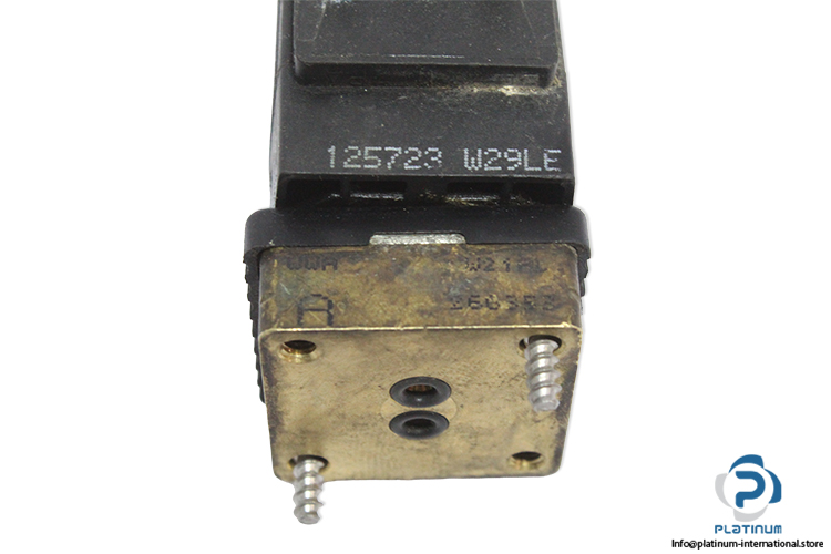 Burkert-6013a3.0fpmm5flnschpn0-4bar-solenoid-valve(used)-1