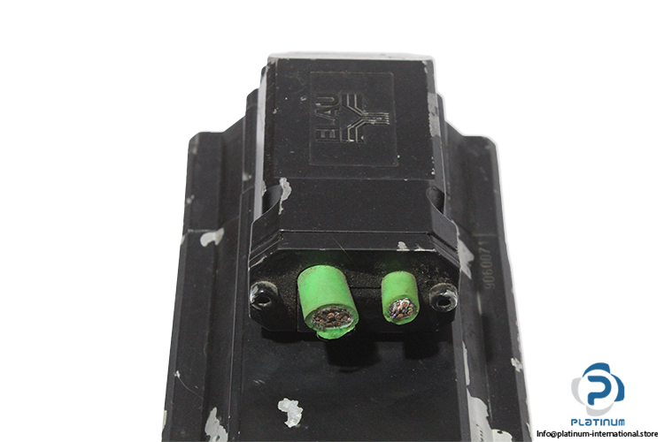 elau-SM-100-50-030-P0-44-S1-B0-servo-motor-with-gearbox-(used)-1