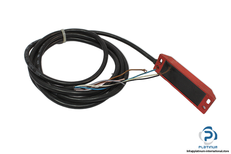 telemecanique-xcs-zp7005-coded-magnetic-switch(used)