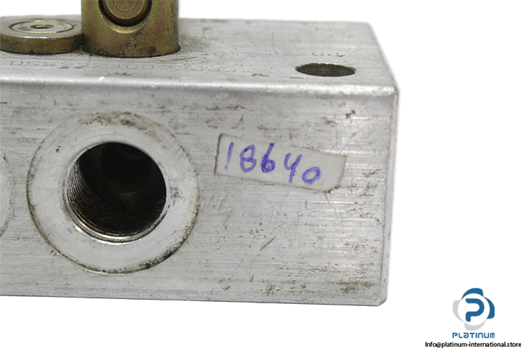 Oil-control-05522710020000c-pilot-operated-check-valve(used)-2
